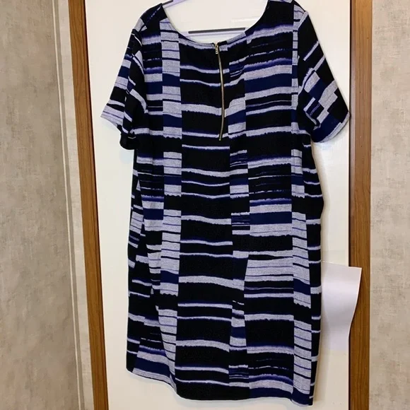 Signature collection abstract dress size 2X - Picture 6 of 7